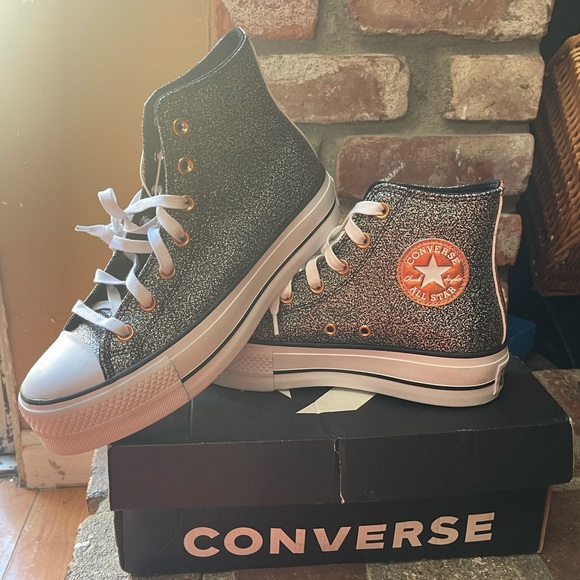 Converse - Picture 2 of 8